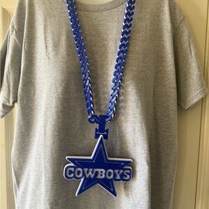 Dallas Cowboys NFL Gray Shirt with Blue Cowboys Star Necklace